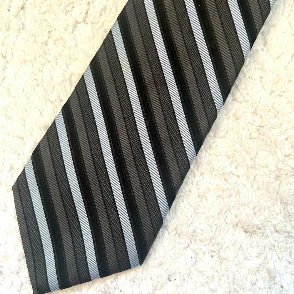Calvin Klein 100% silk Navy Gray Striped Tie preppy office old money
